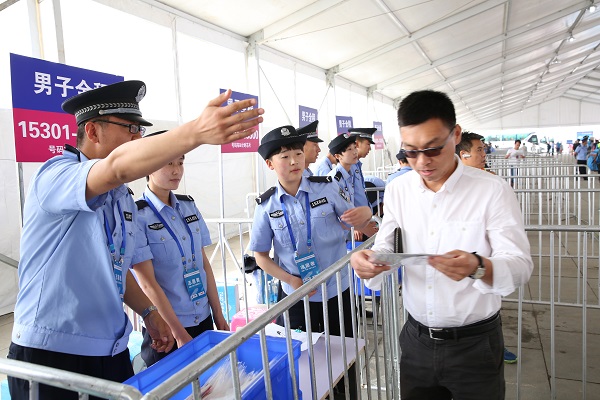 甘肃警察职业学院助力兰州马拉松（三）