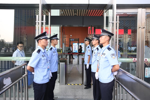 院团委组织部分青年志愿者参加第二十三届兰洽会志愿服务活动