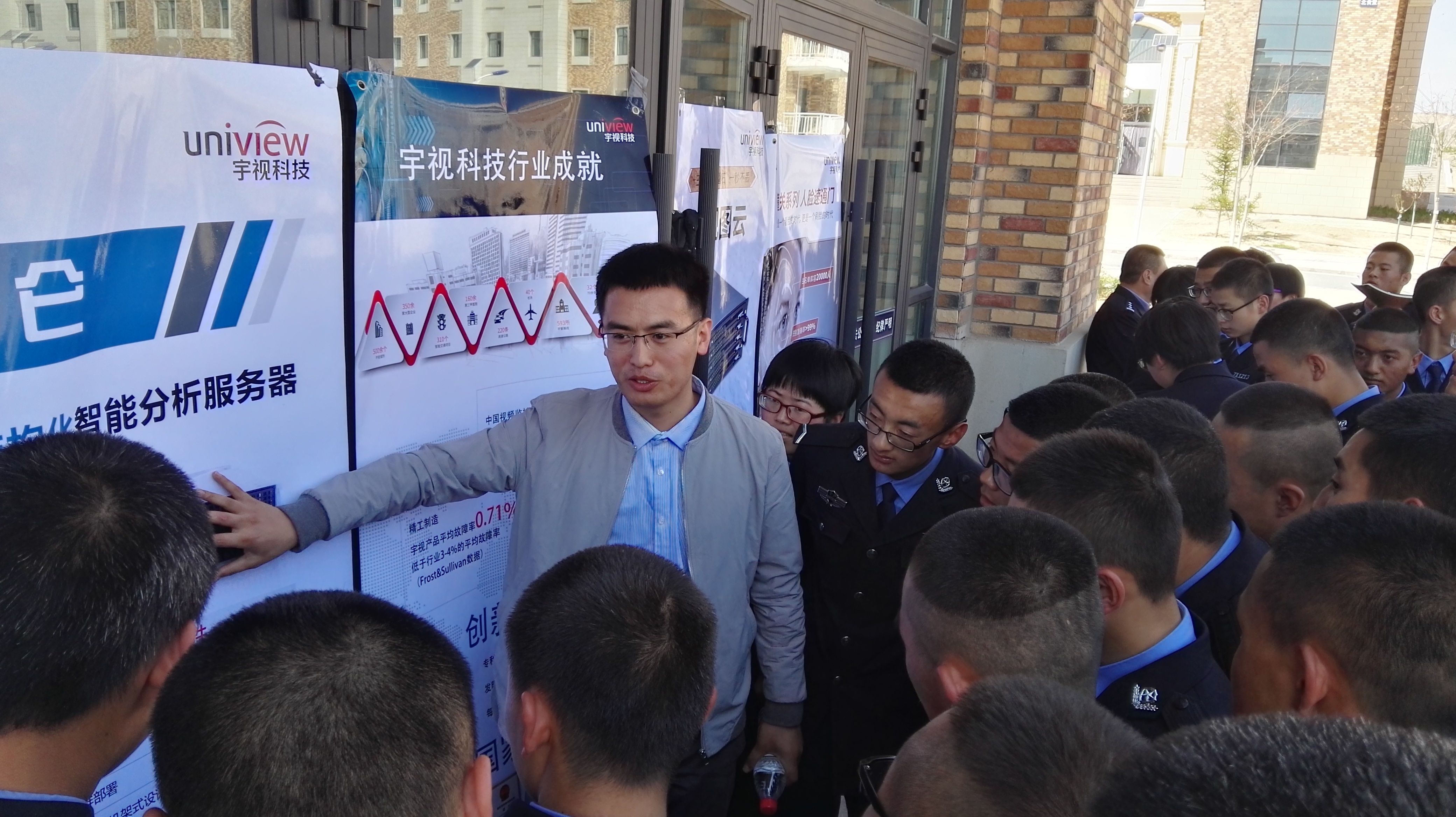 治安系举办安全防范技术专业推介会