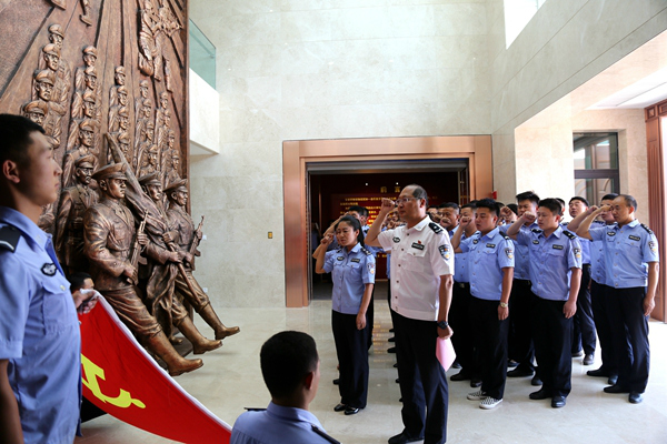 学院组织开展“七一”参观警察博物馆活动