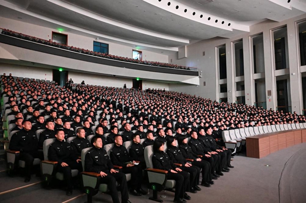 感悟忠诚担当 铸就警魂初心——学院组织开展主题教育观影活动