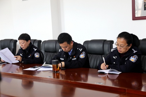 办公室党支部认真组织学习贯彻十九届四中全会精神