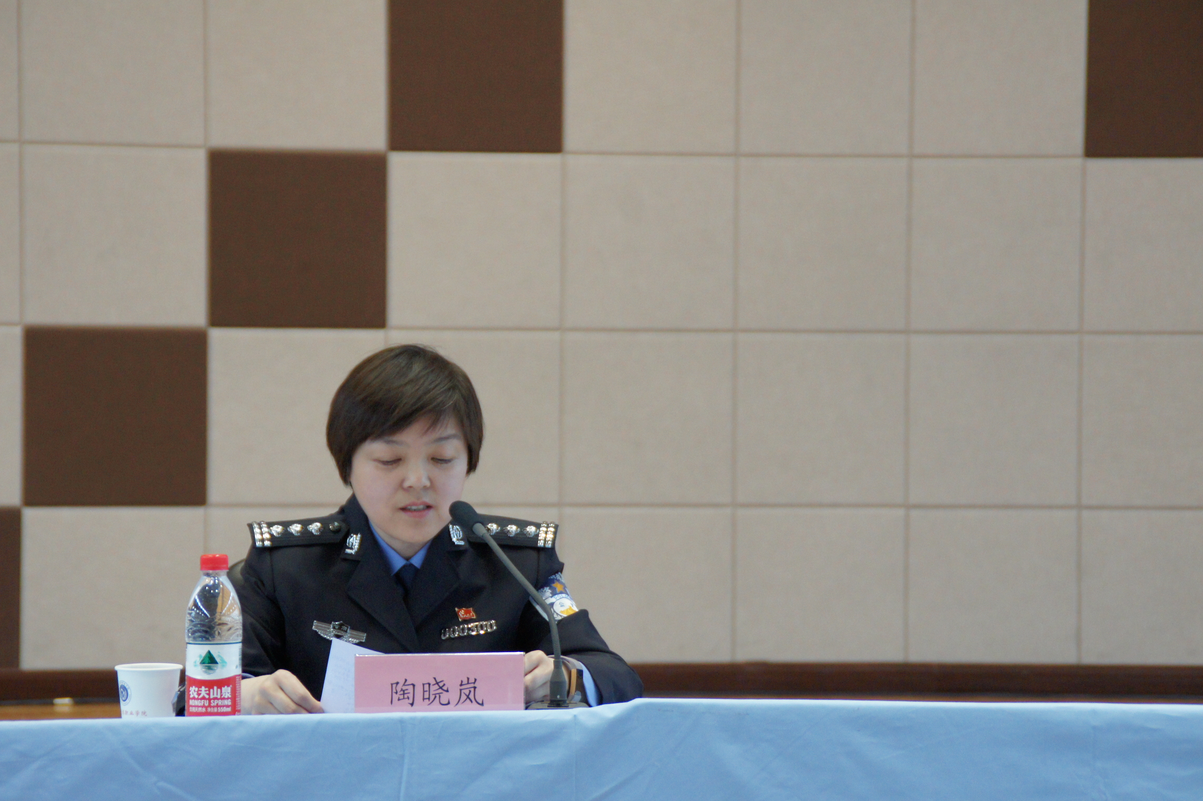 陶晓岚副院长主持聘任仪式.JPG