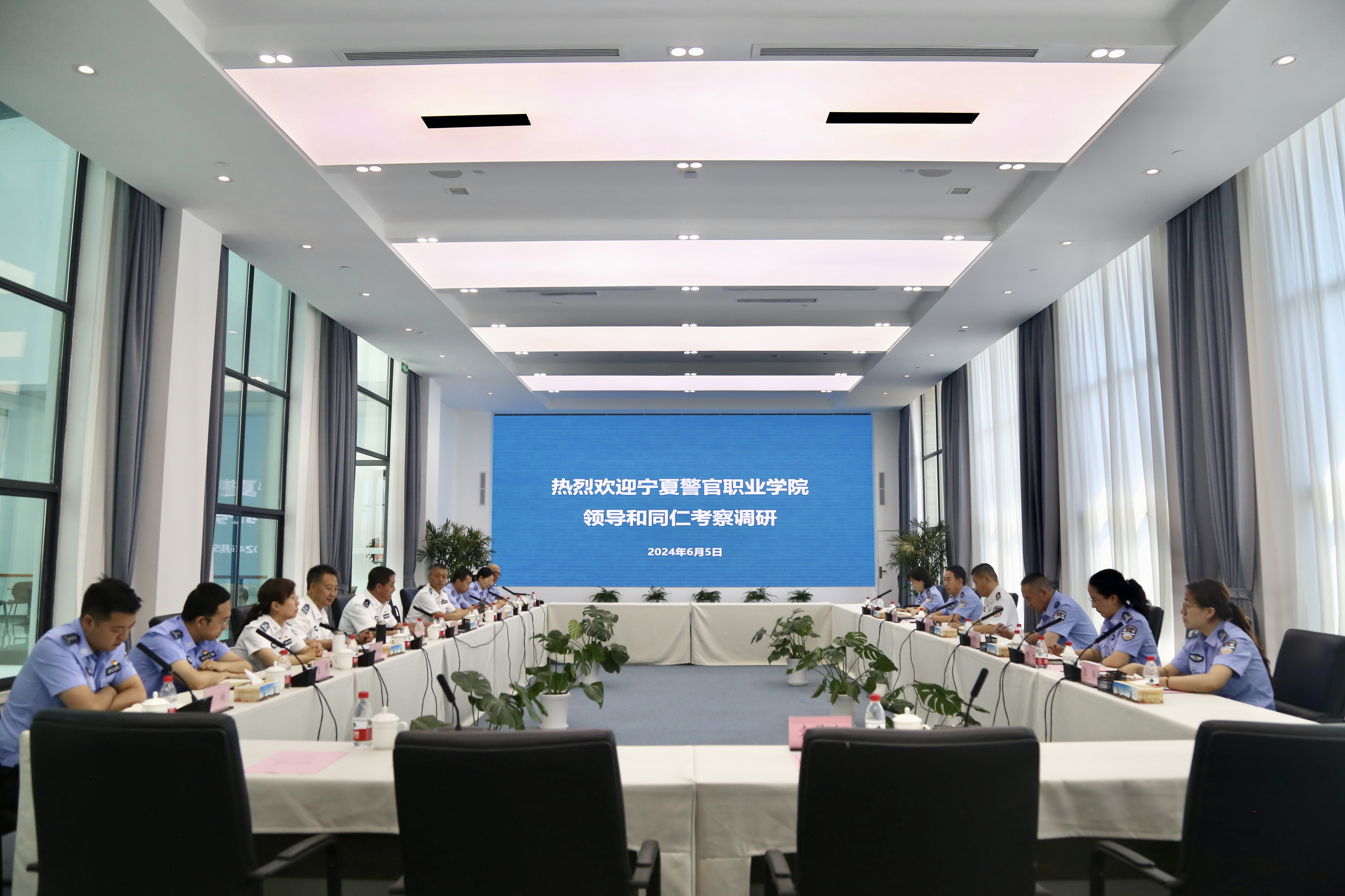 宁夏警官职业学院党委书记梅军一行来访调研