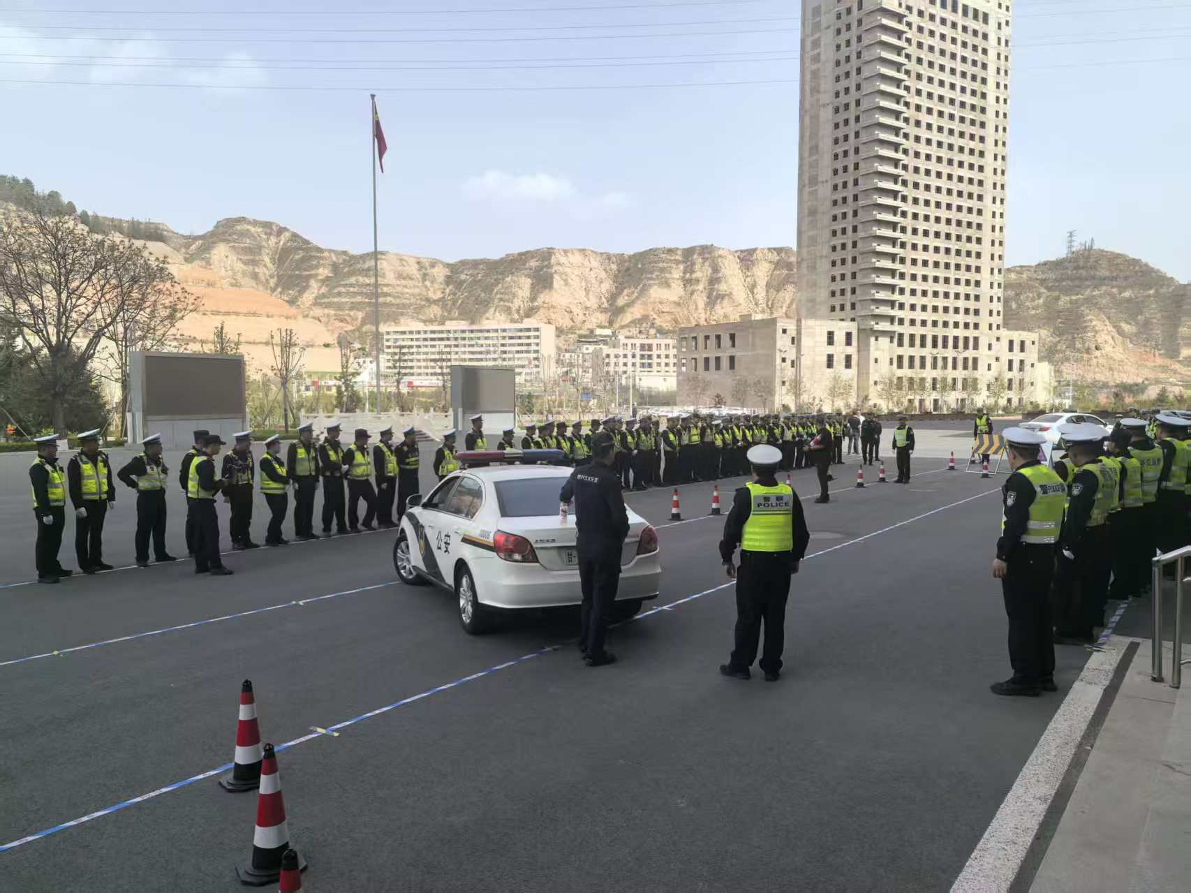 交警辅警1.png