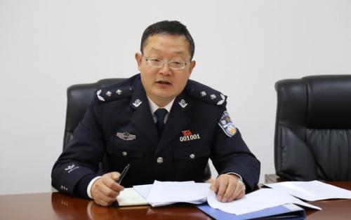 任尔昕院长以普通党员身份参加办公室党支部组织生活会议