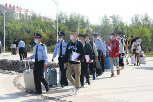 我为同学做件事—甘肃警察职业学院 2021级新生报到实录