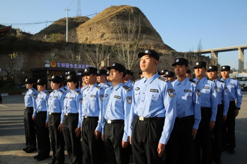 青春护航梨花盛景 警院学子践行使命