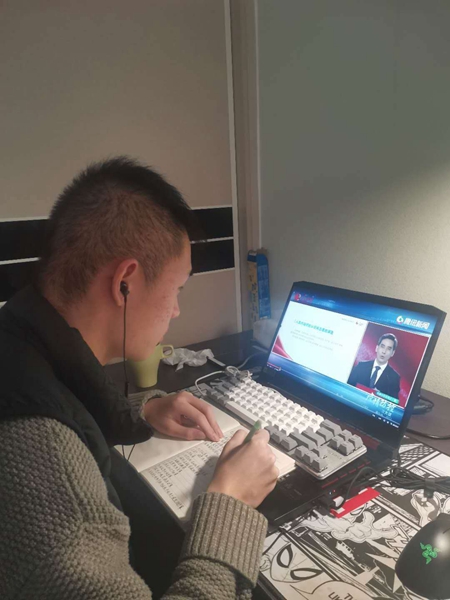 1584109083708303.jpg 学生上课2.jpg