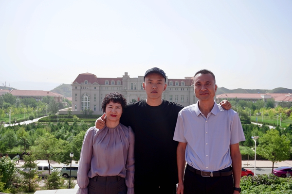 1757237658758263.jpg 5.郭晨曦_副本.jpg