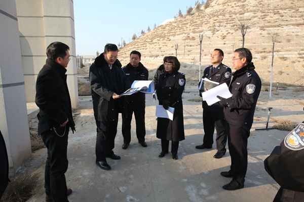 1514342923724138.jpg 1、任院长主持现场会议审查设计方案.JPG