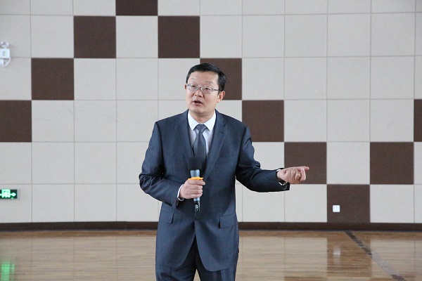 1489998769115583.jpg 任尔昕院长在作讲座.JPG